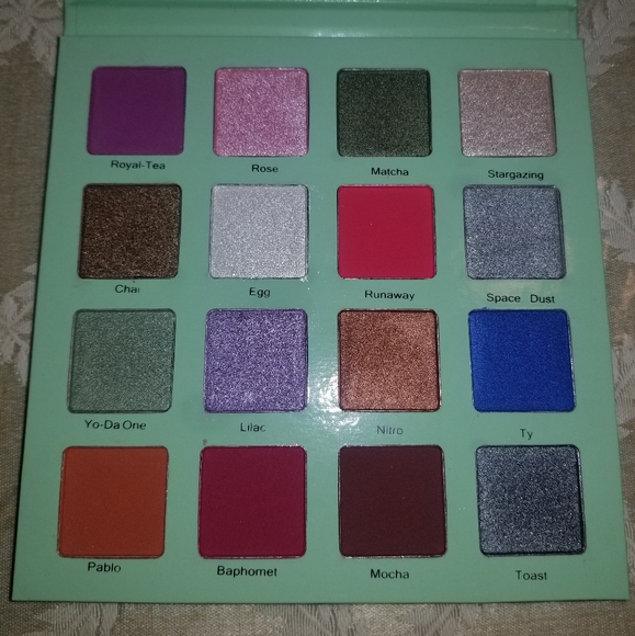 THICC LASH COSMETICS SIPS TEA PALETTE - Picture 3 of 5
